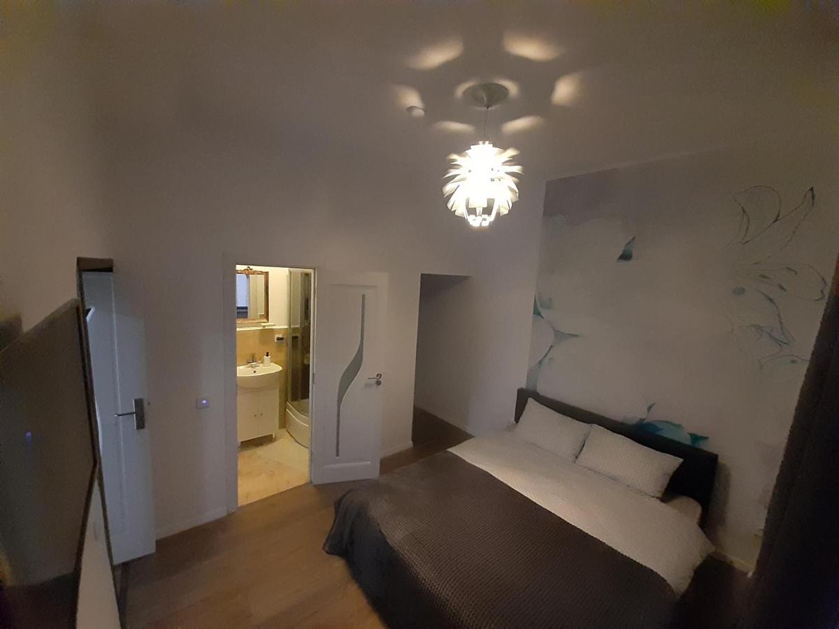 Casa J. Gusbeth Apartment *